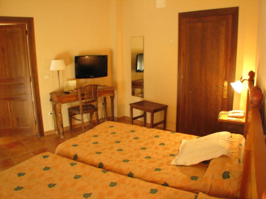 Hotel Don Carlos Caces Δωμάτιο φωτογραφία