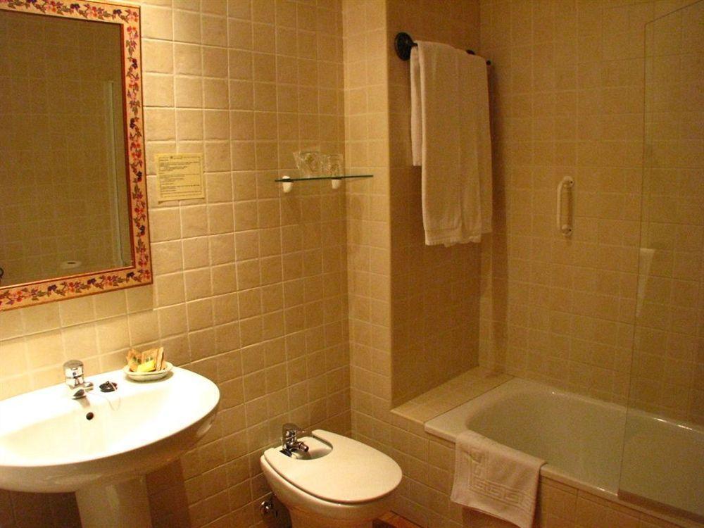 Hotel Don Carlos Caces Εξωτερικό φωτογραφία