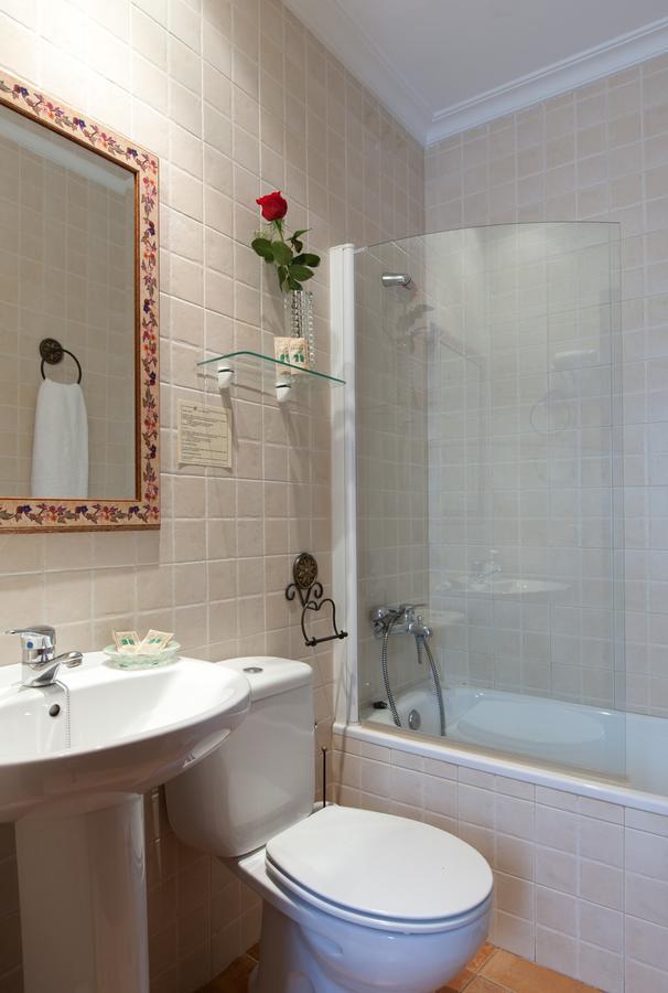 Hotel Don Carlos Caces Εξωτερικό φωτογραφία