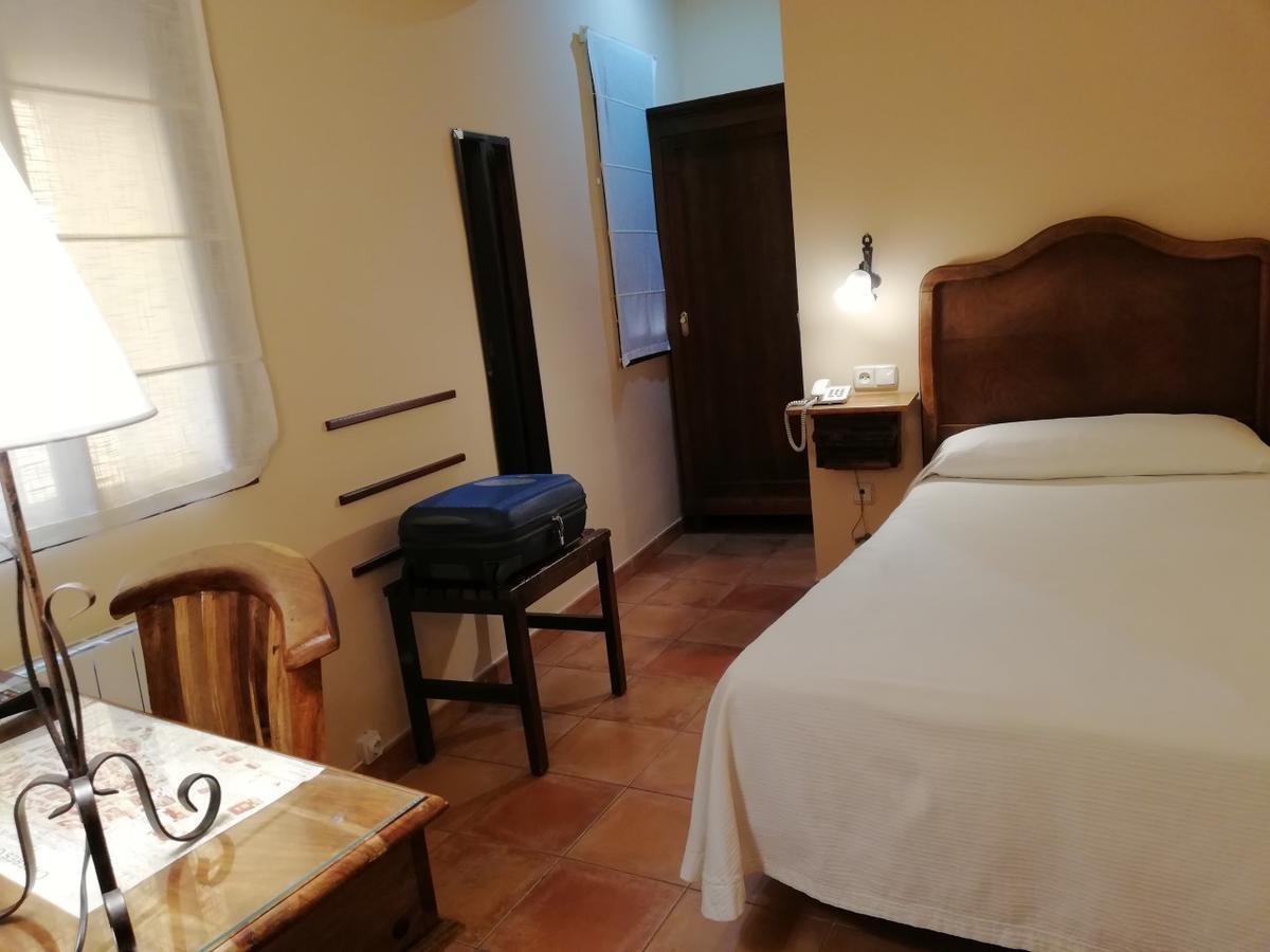 Hotel Don Carlos Caces Εξωτερικό φωτογραφία