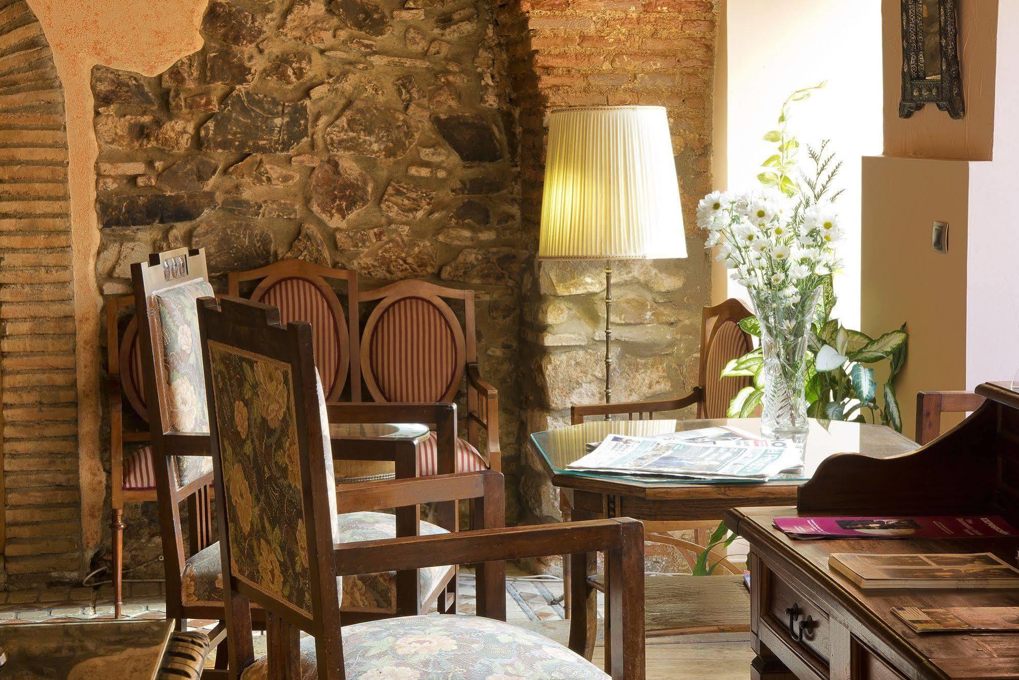 Hotel Don Carlos Caces Εξωτερικό φωτογραφία