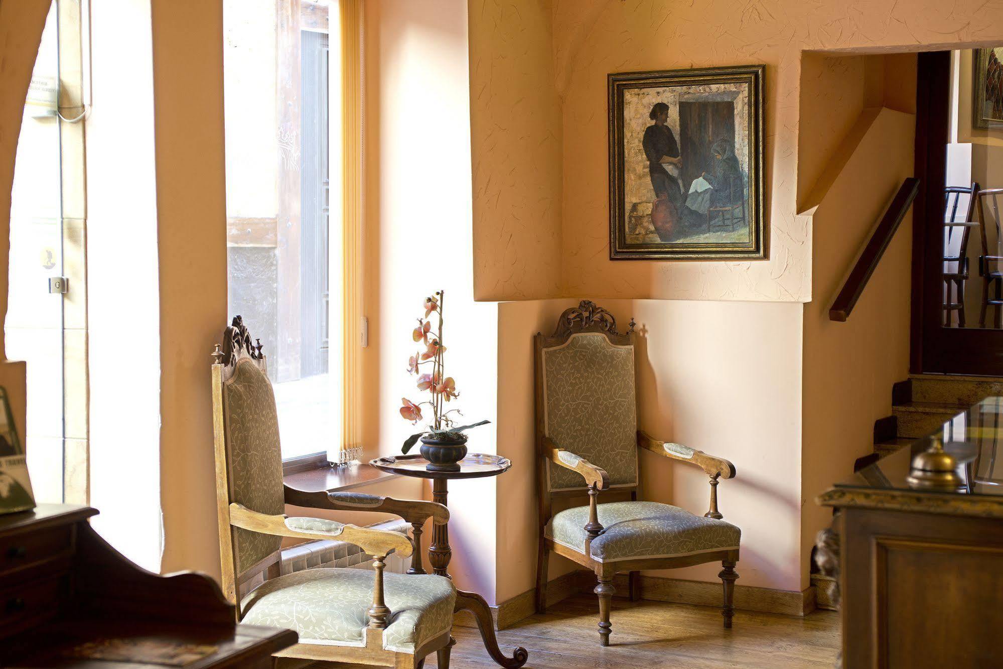 Hotel Don Carlos Caces Εξωτερικό φωτογραφία