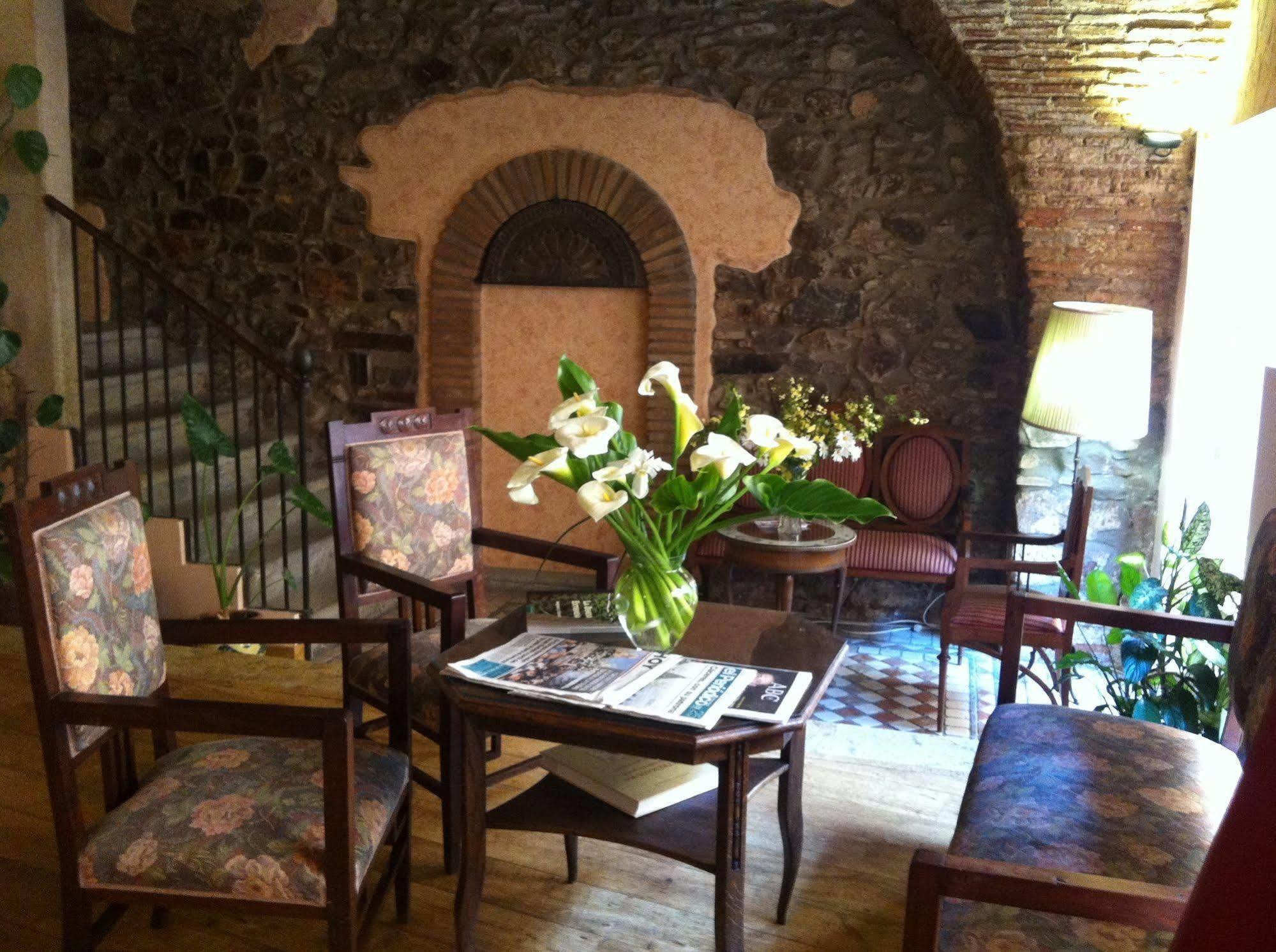 Hotel Don Carlos Caces Εξωτερικό φωτογραφία
