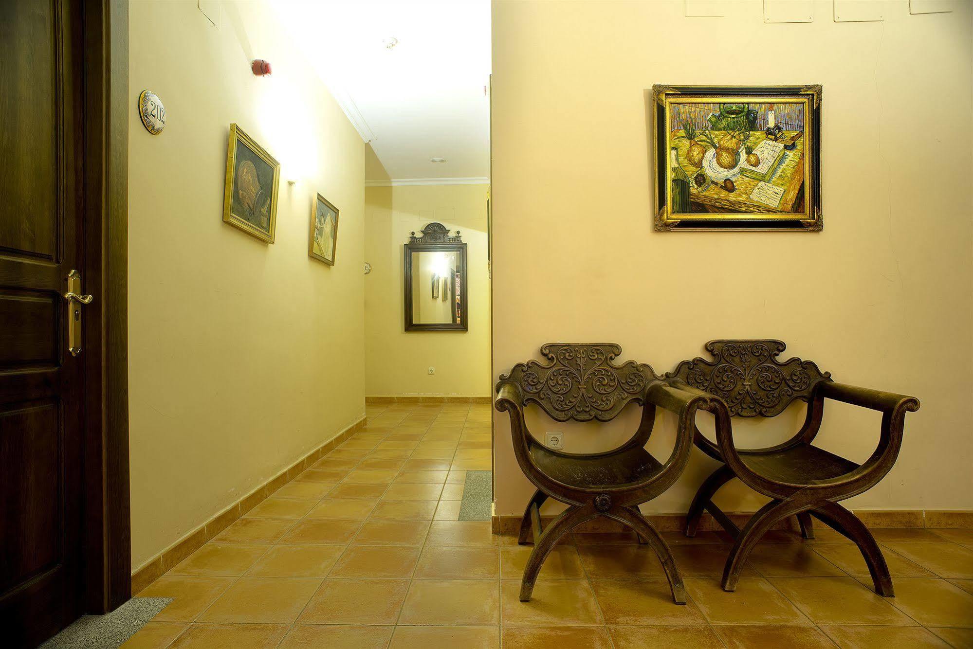Hotel Don Carlos Caces Εξωτερικό φωτογραφία