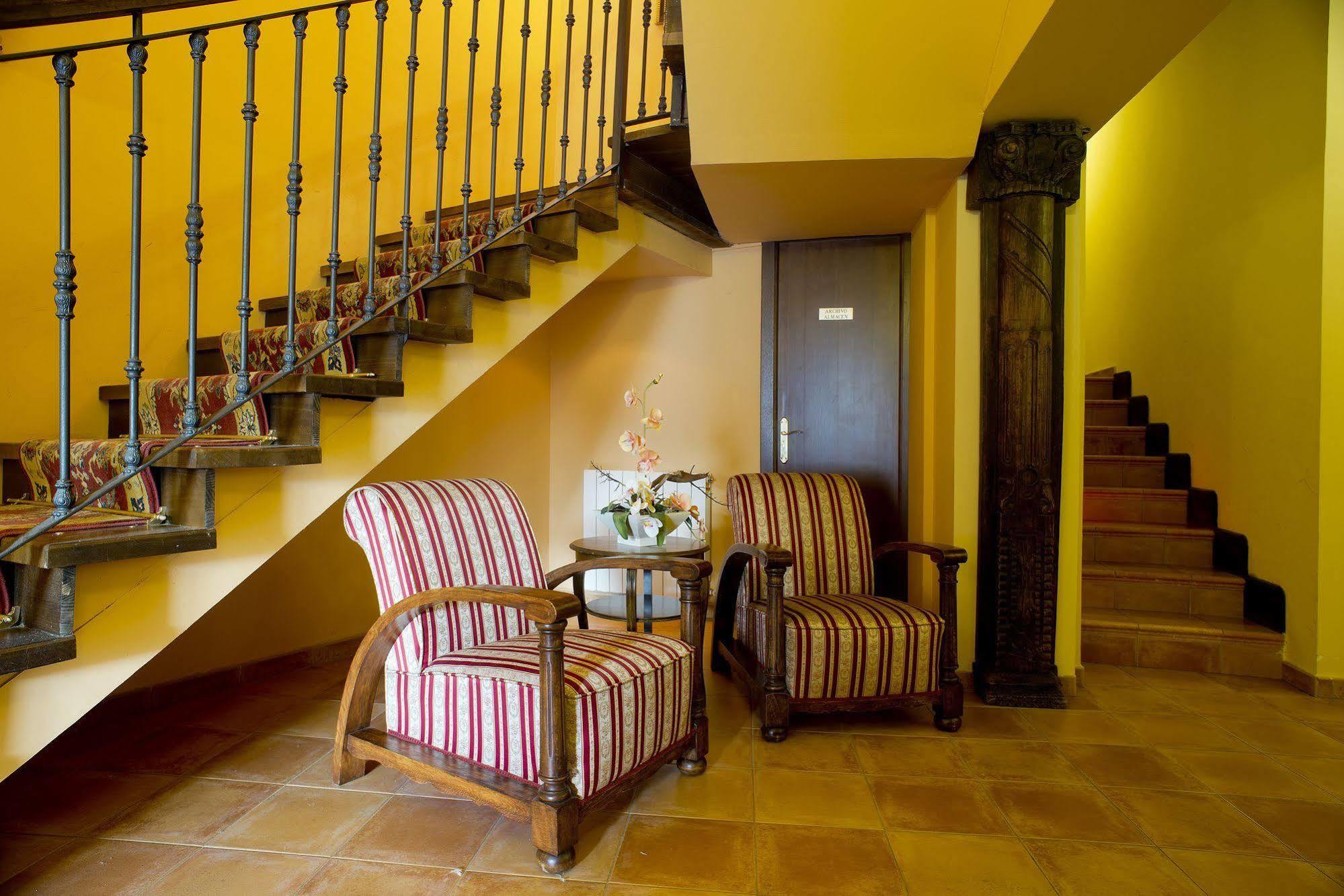 Hotel Don Carlos Caces Εξωτερικό φωτογραφία